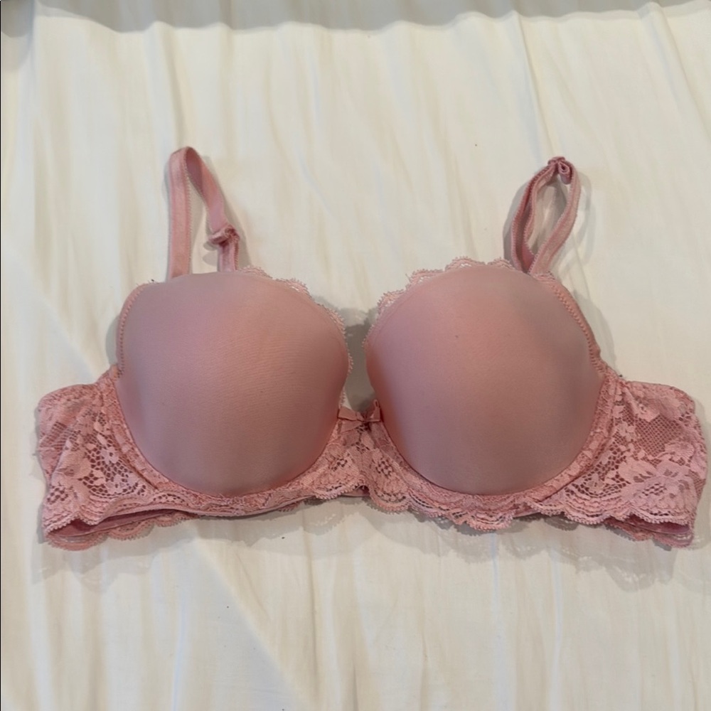 Victoria’s Secret Smooth & Lace Lightly Lined Classic Coverage Demi Bra